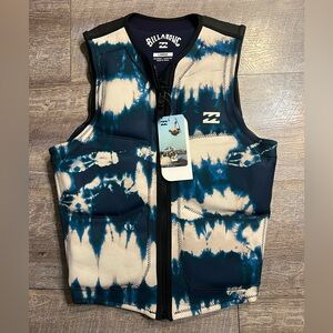 NWT Billabong Wake Vest Blue Navy And Silver